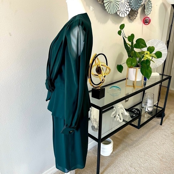 After Dark: Women’s Green Dressy two piece outfit long sleeve, shirr front Sz 14 - Picture 3 of 12